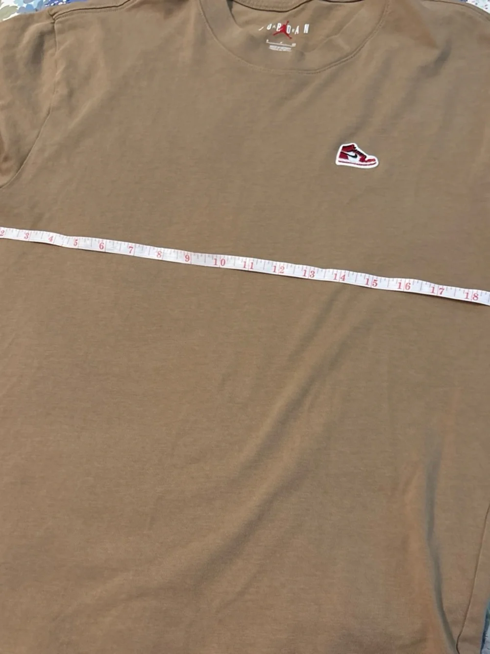New Mens Air Jordan Sneaker Patch T Shirt Desert Sz S Retro Fit Tee